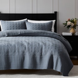 100% Cotton King Quilt Bedding Set w/ 2 Shams for $63 + free shipping