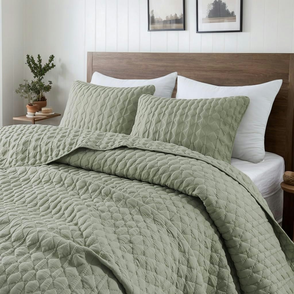 Bubble Soft Queen Quilt Set w/ 2 Pillow Shams: $34