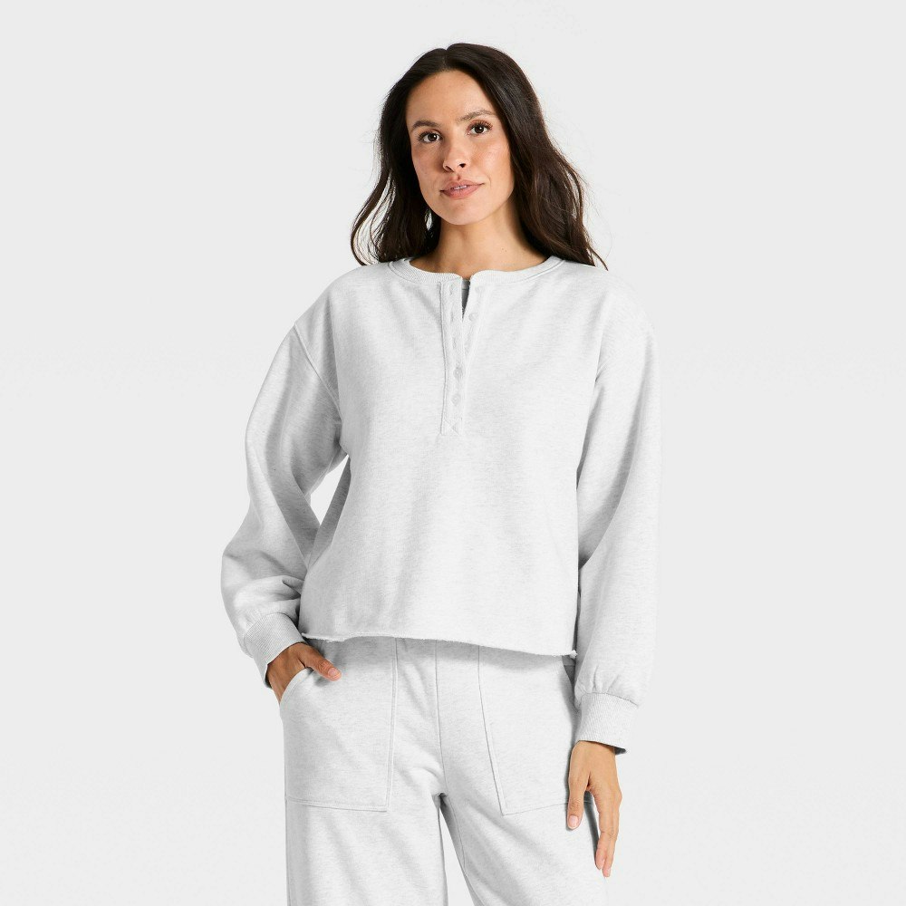 Universal Thread Women's Relaxed Fit Pullover Sweatshirt: $25 Universal Thread Women's Relaxed Fit Pullover Sweatshirt: $25